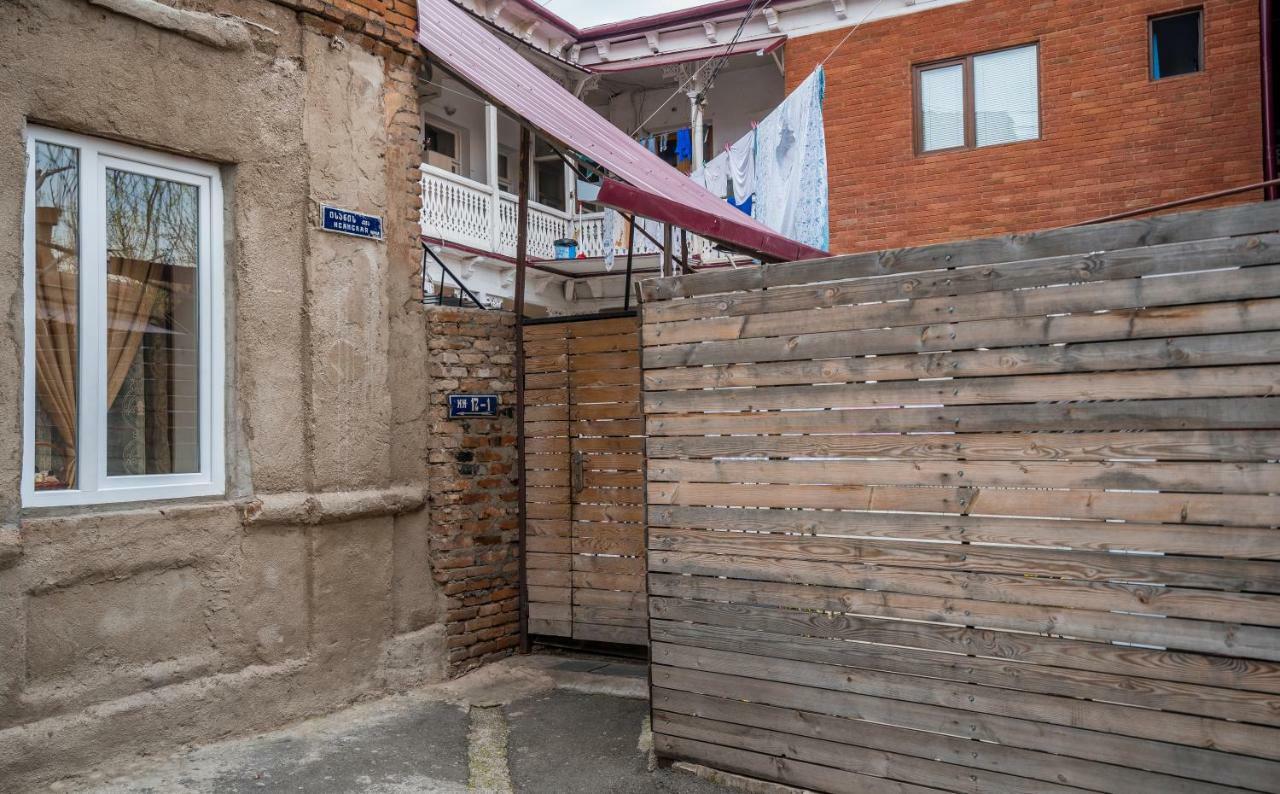 Apartments Near Metekhi Cathedral 第比利斯 外观 照片